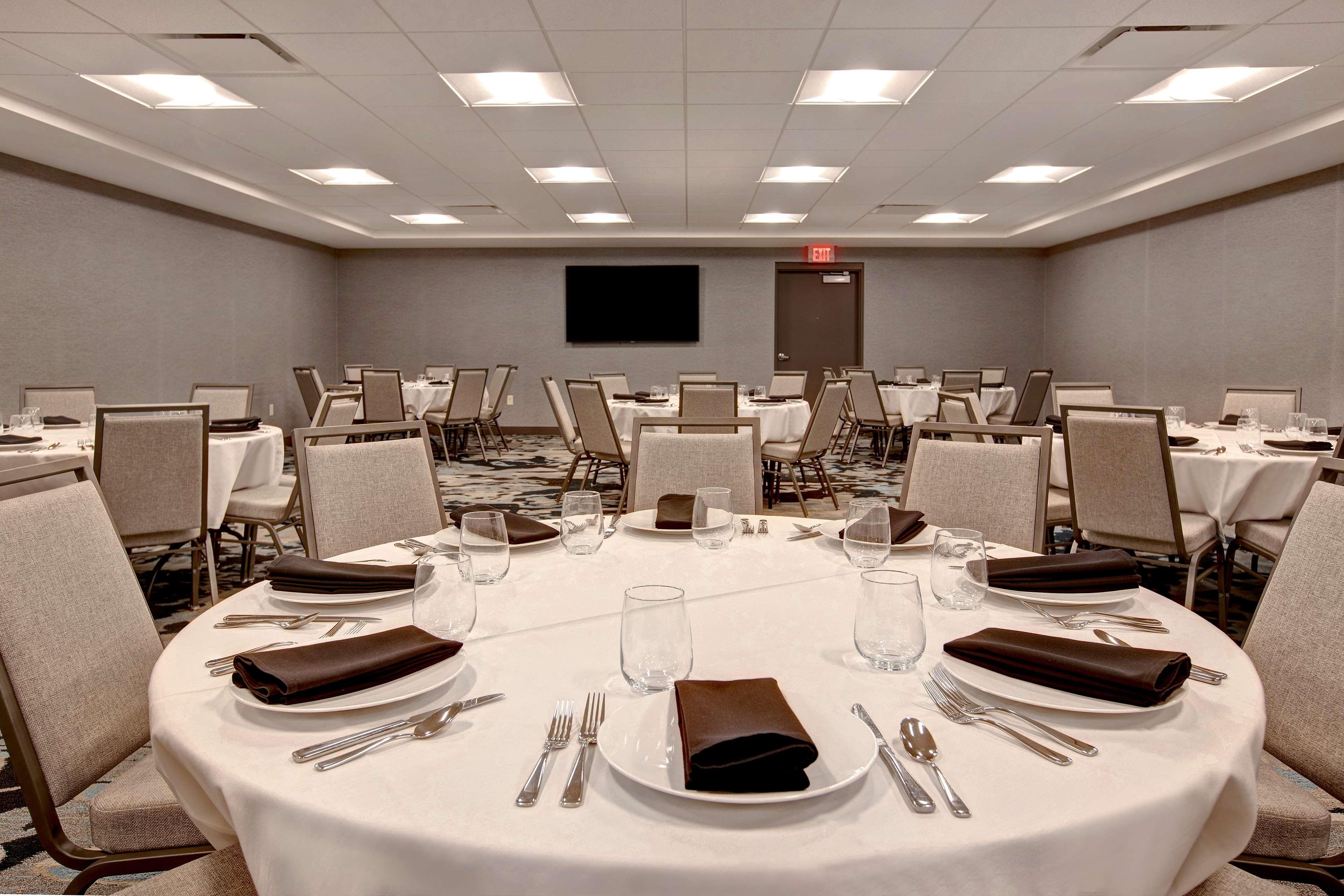 Embassy Suites By Hilton Rockford Riverfront Extérieur photo