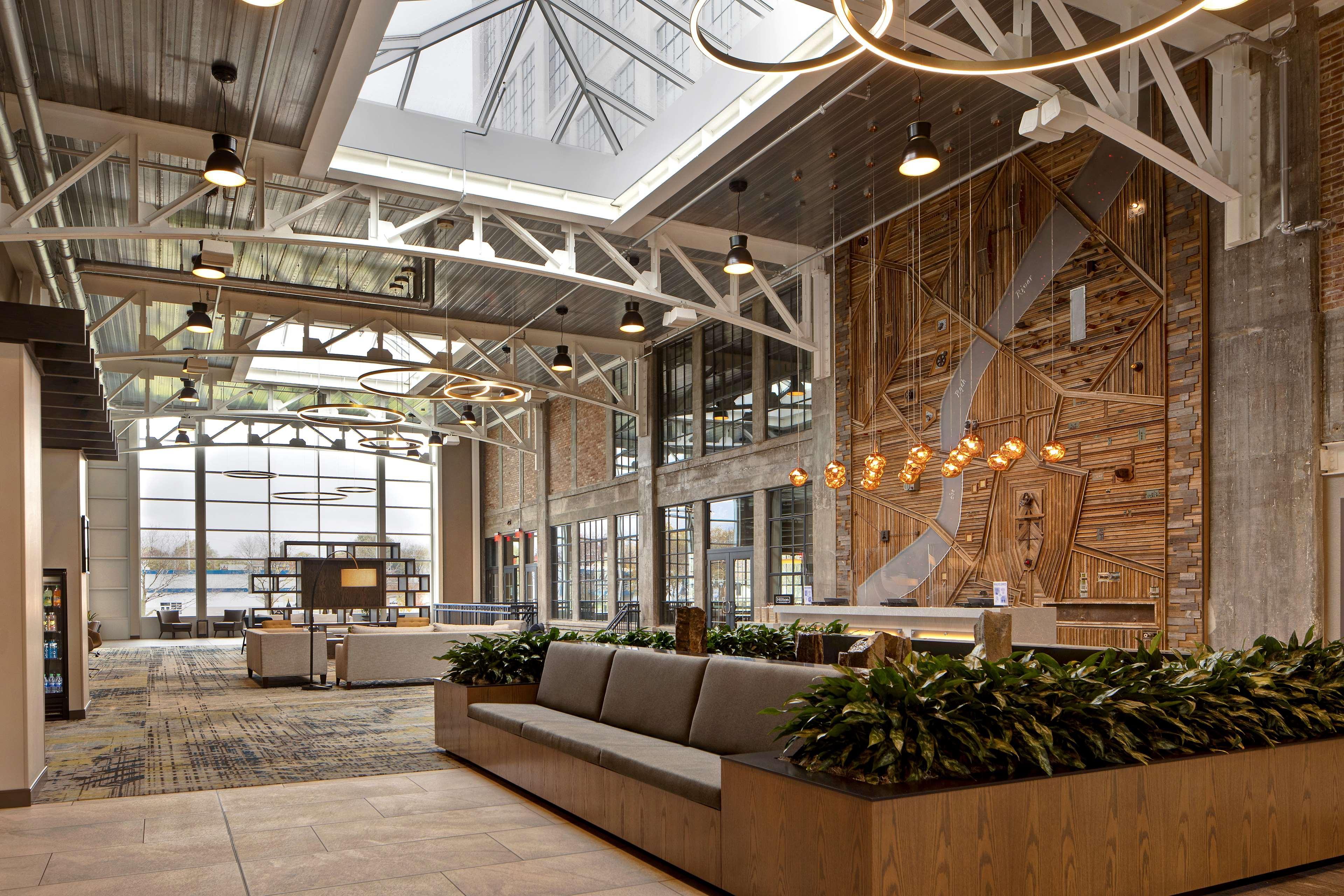 Embassy Suites By Hilton Rockford Riverfront Extérieur photo