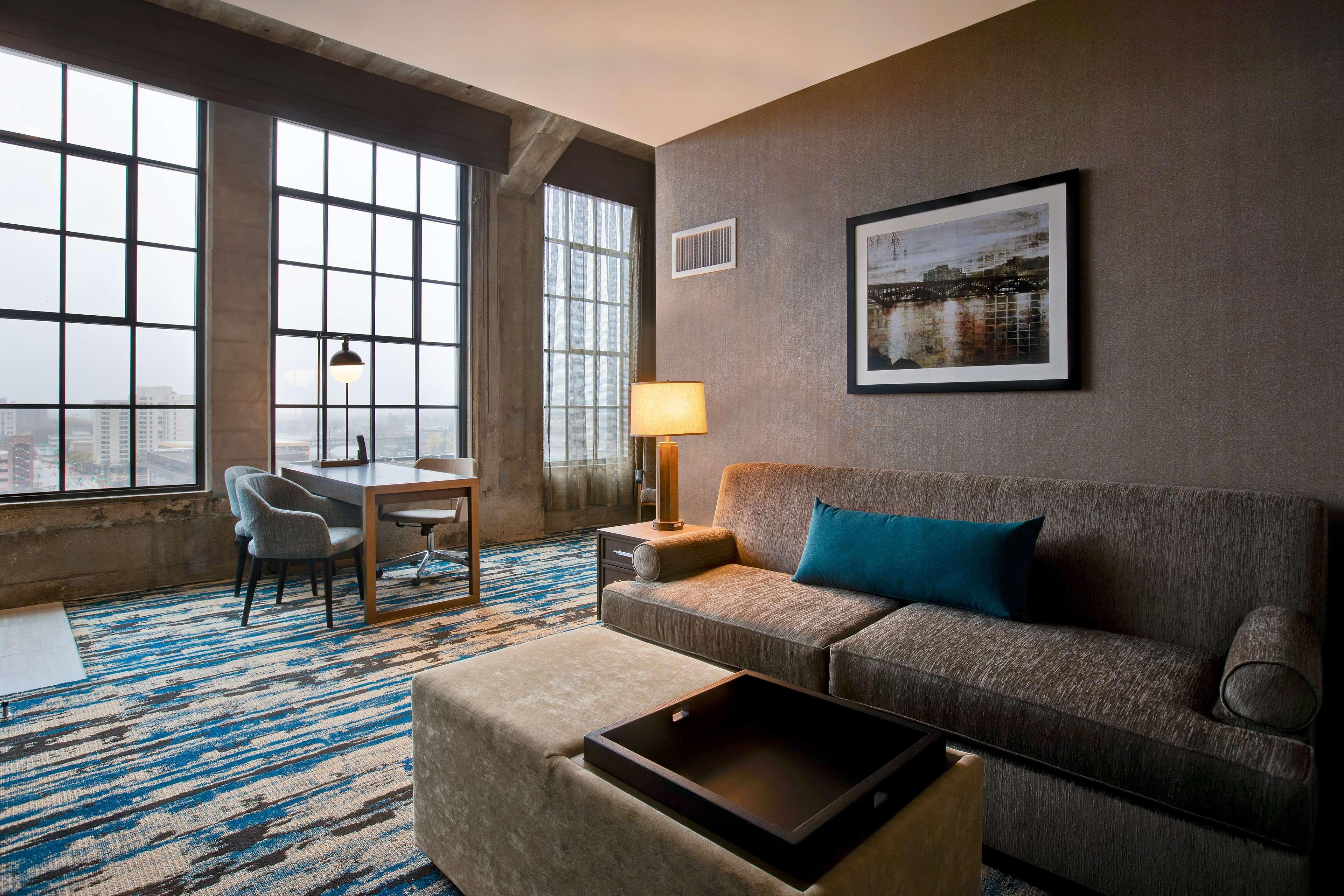 Embassy Suites By Hilton Rockford Riverfront Extérieur photo