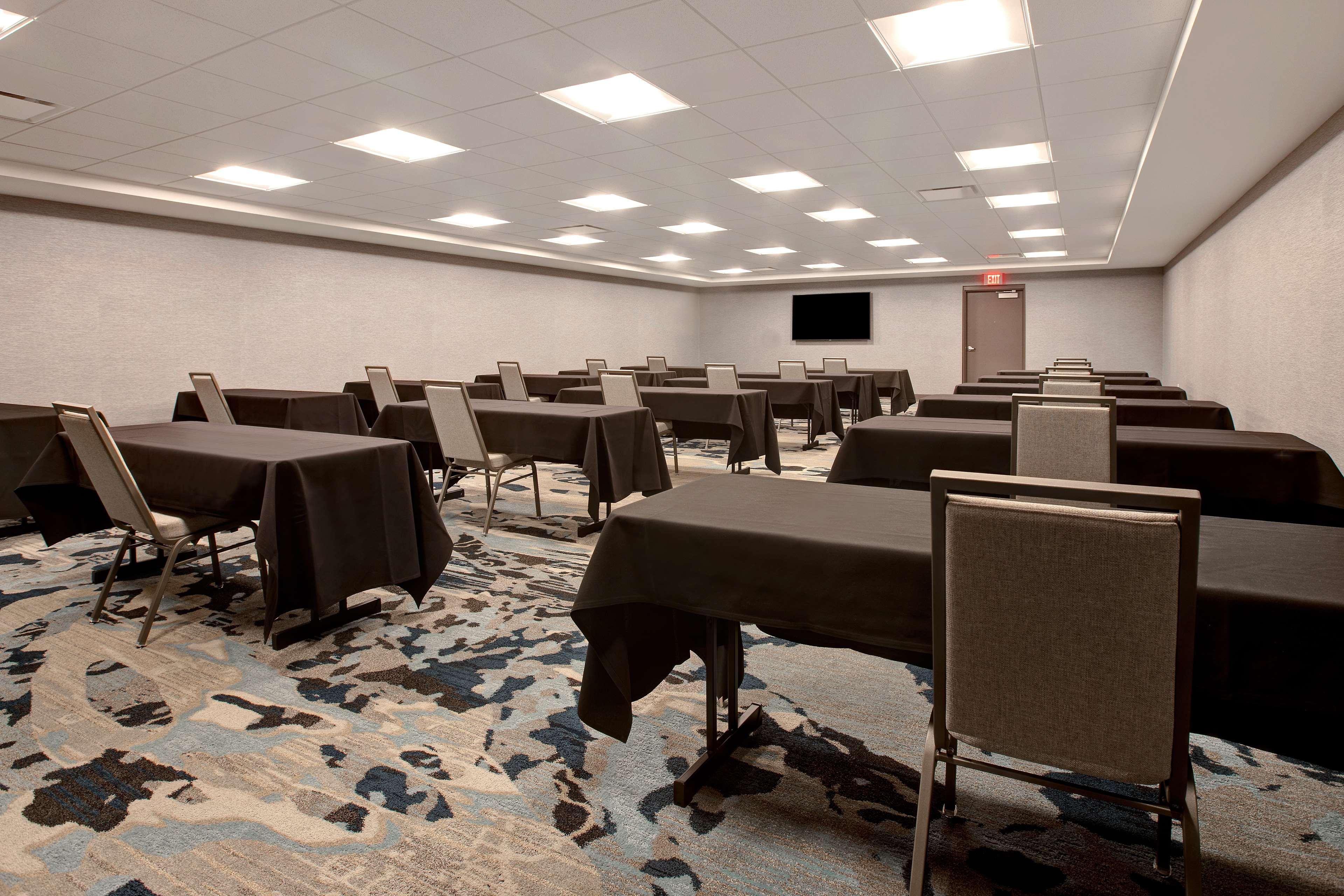 Embassy Suites By Hilton Rockford Riverfront Extérieur photo