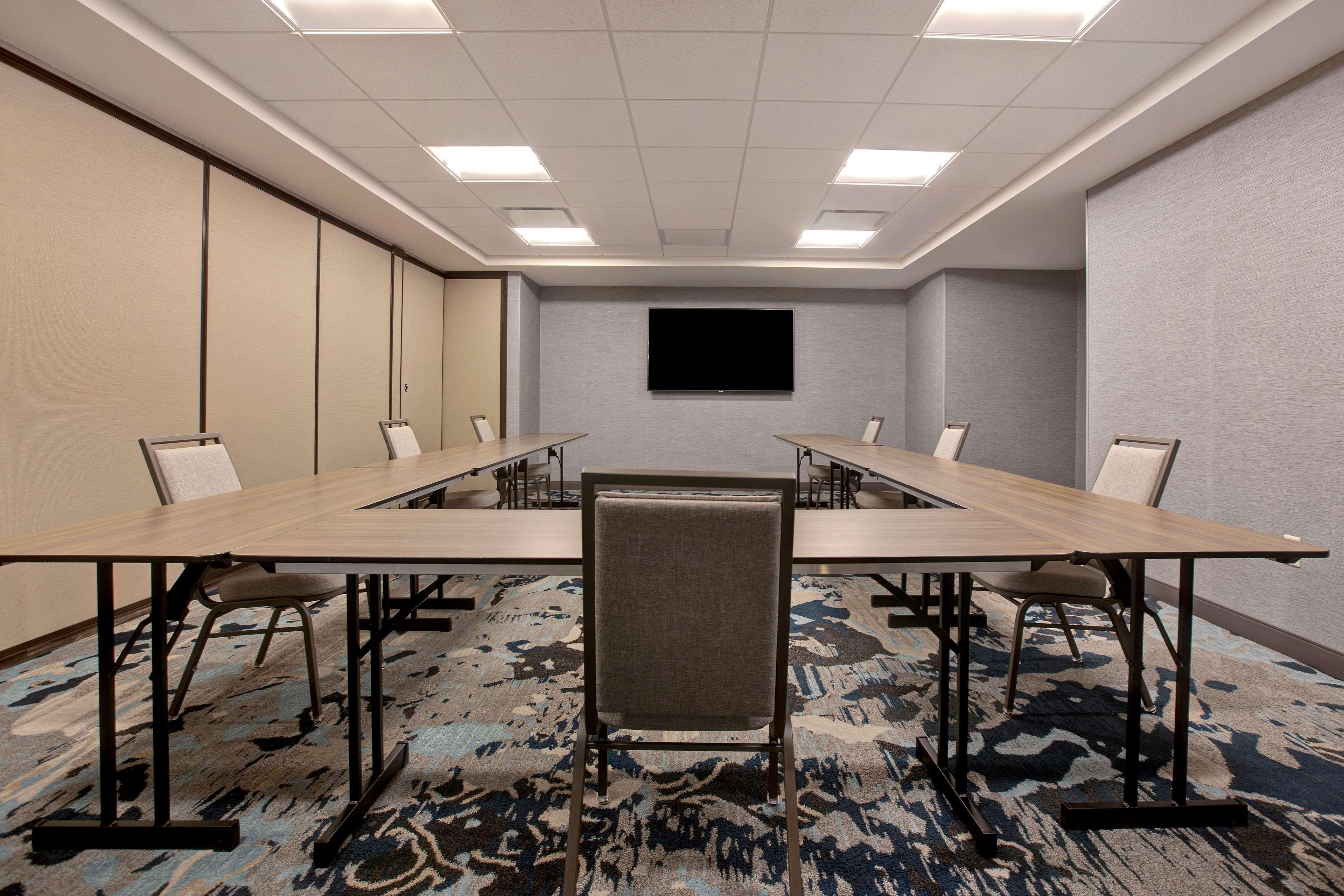 Embassy Suites By Hilton Rockford Riverfront Extérieur photo