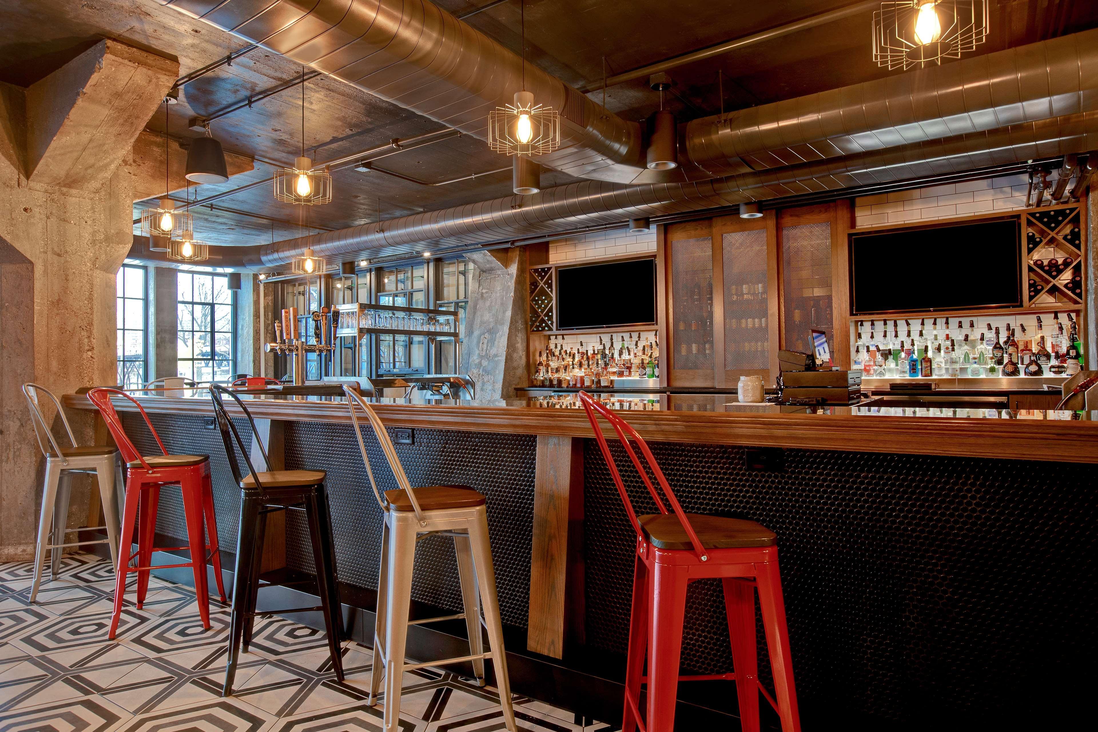 Embassy Suites By Hilton Rockford Riverfront Extérieur photo