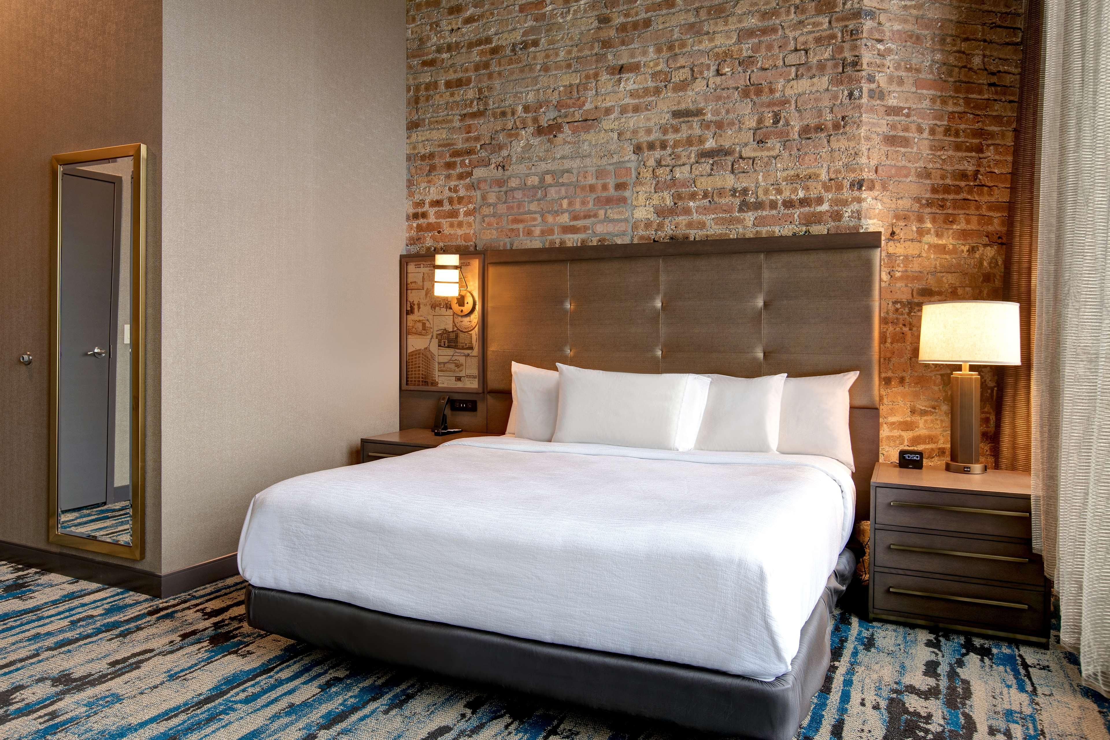 Embassy Suites By Hilton Rockford Riverfront Extérieur photo