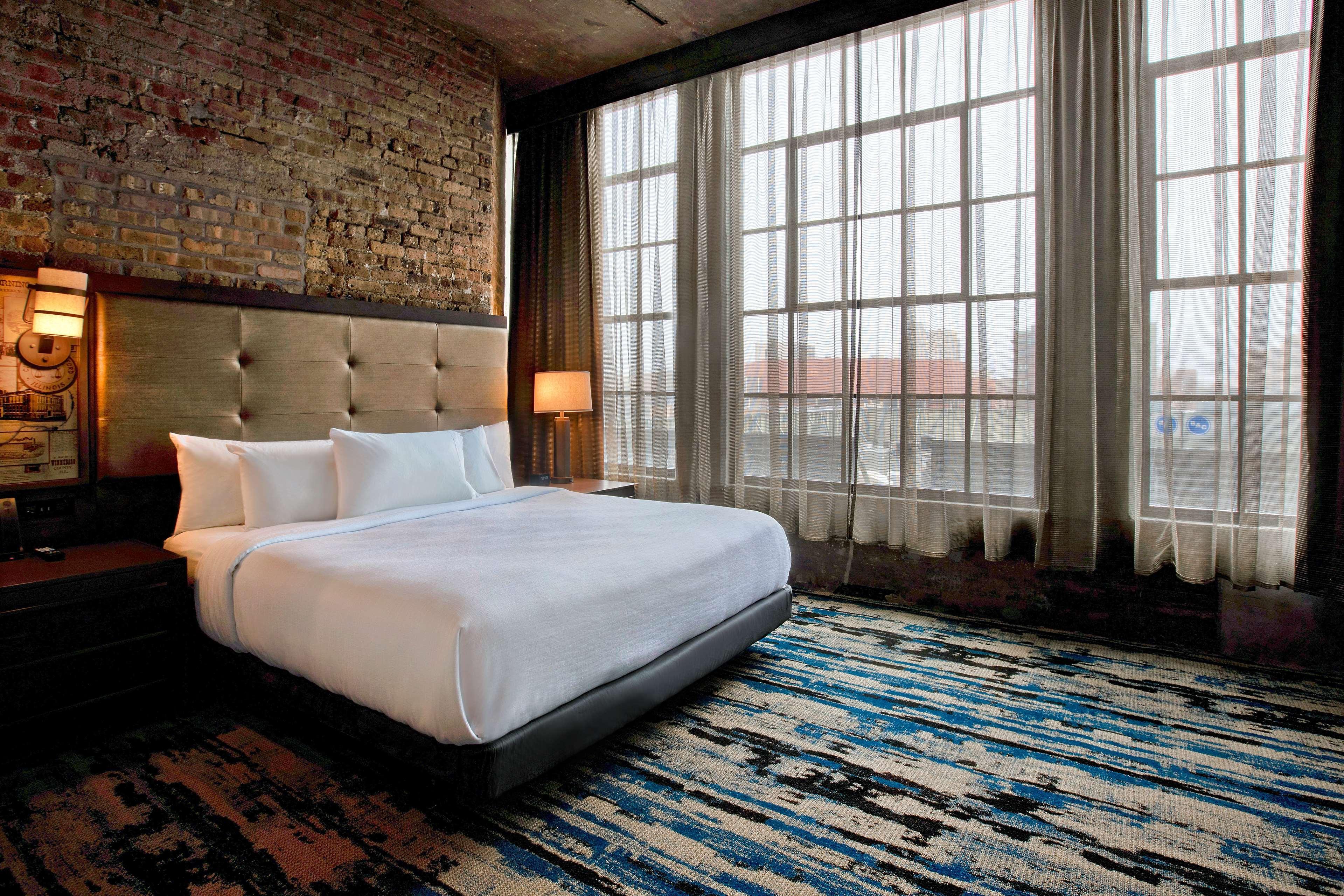 Embassy Suites By Hilton Rockford Riverfront Extérieur photo