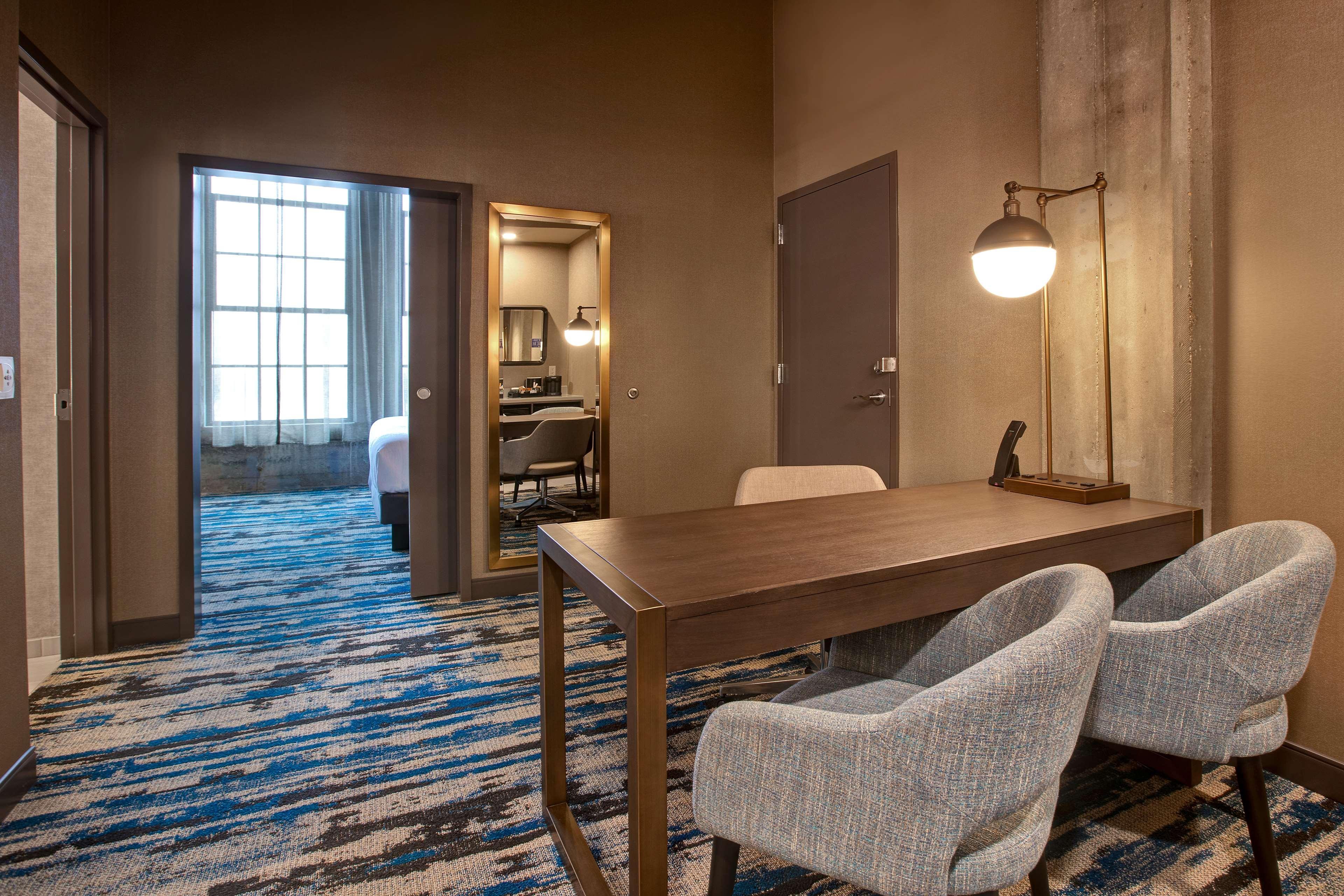 Embassy Suites By Hilton Rockford Riverfront Extérieur photo