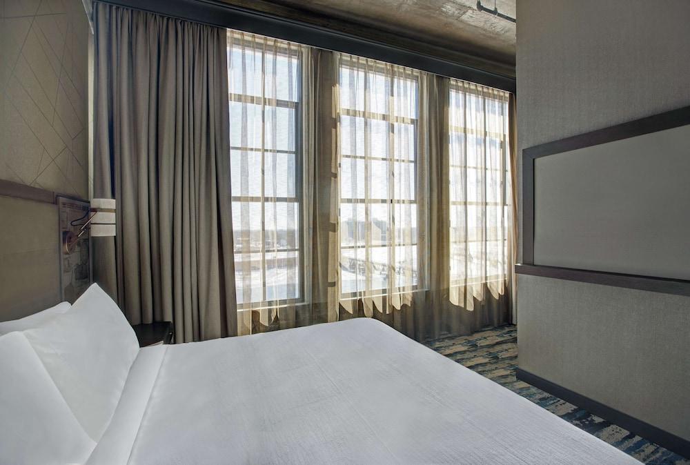 Embassy Suites By Hilton Rockford Riverfront Extérieur photo