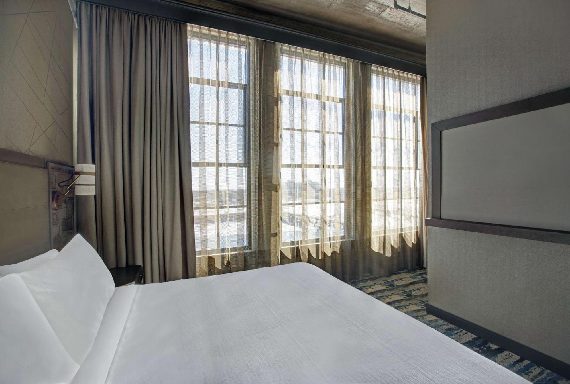 Embassy Suites By Hilton Rockford Riverfront Extérieur photo