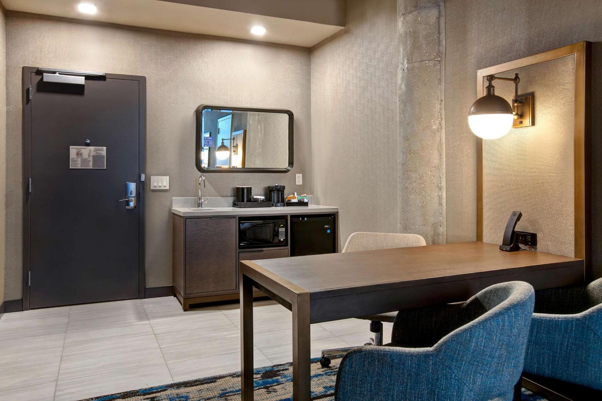 Embassy Suites By Hilton Rockford Riverfront Extérieur photo