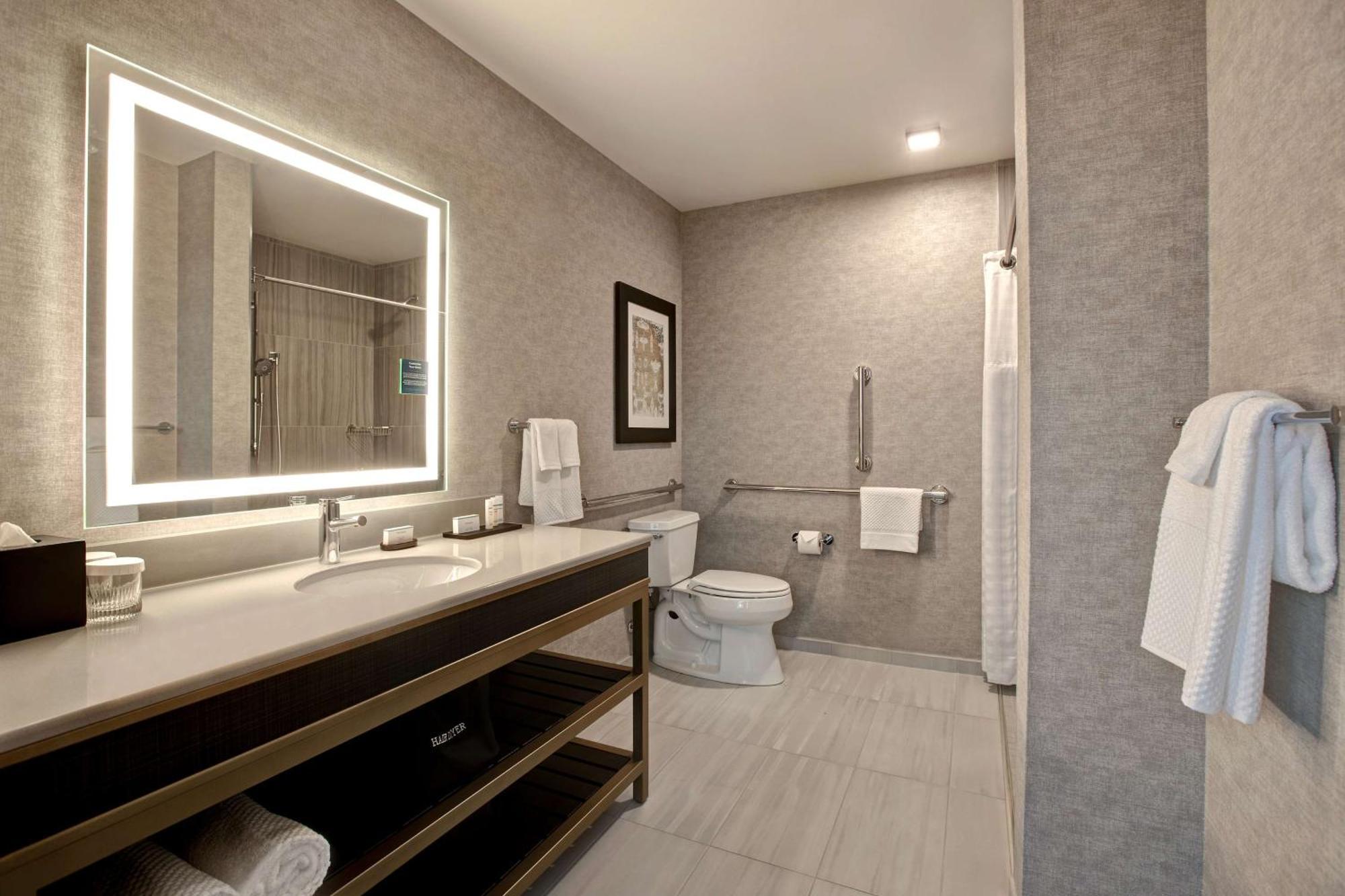 Embassy Suites By Hilton Rockford Riverfront Extérieur photo