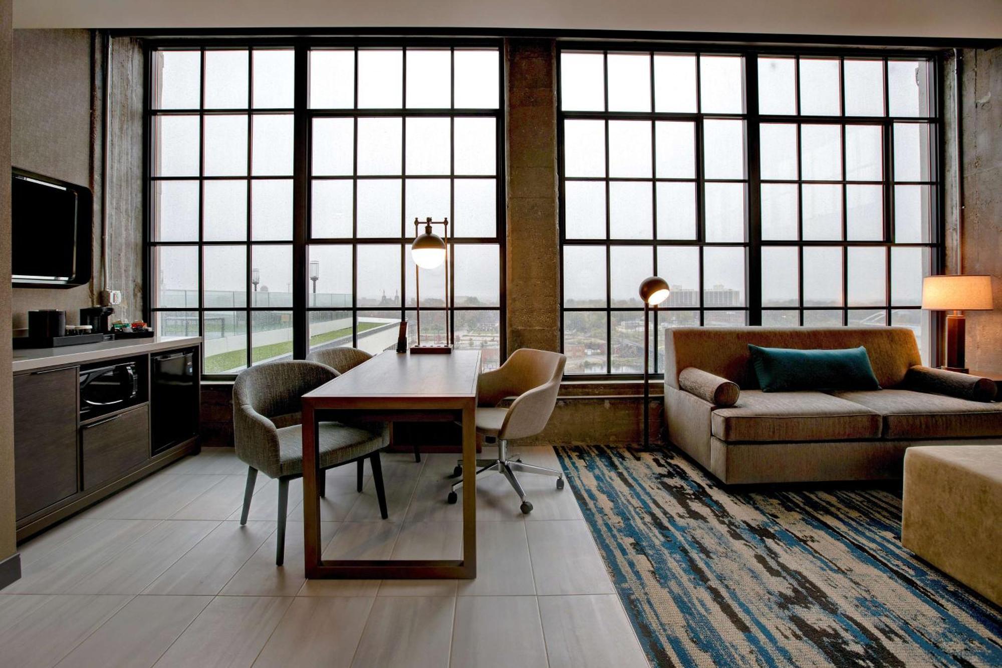 Embassy Suites By Hilton Rockford Riverfront Extérieur photo