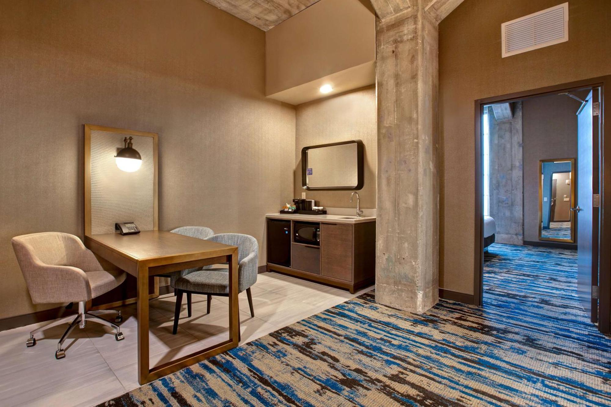 Embassy Suites By Hilton Rockford Riverfront Extérieur photo