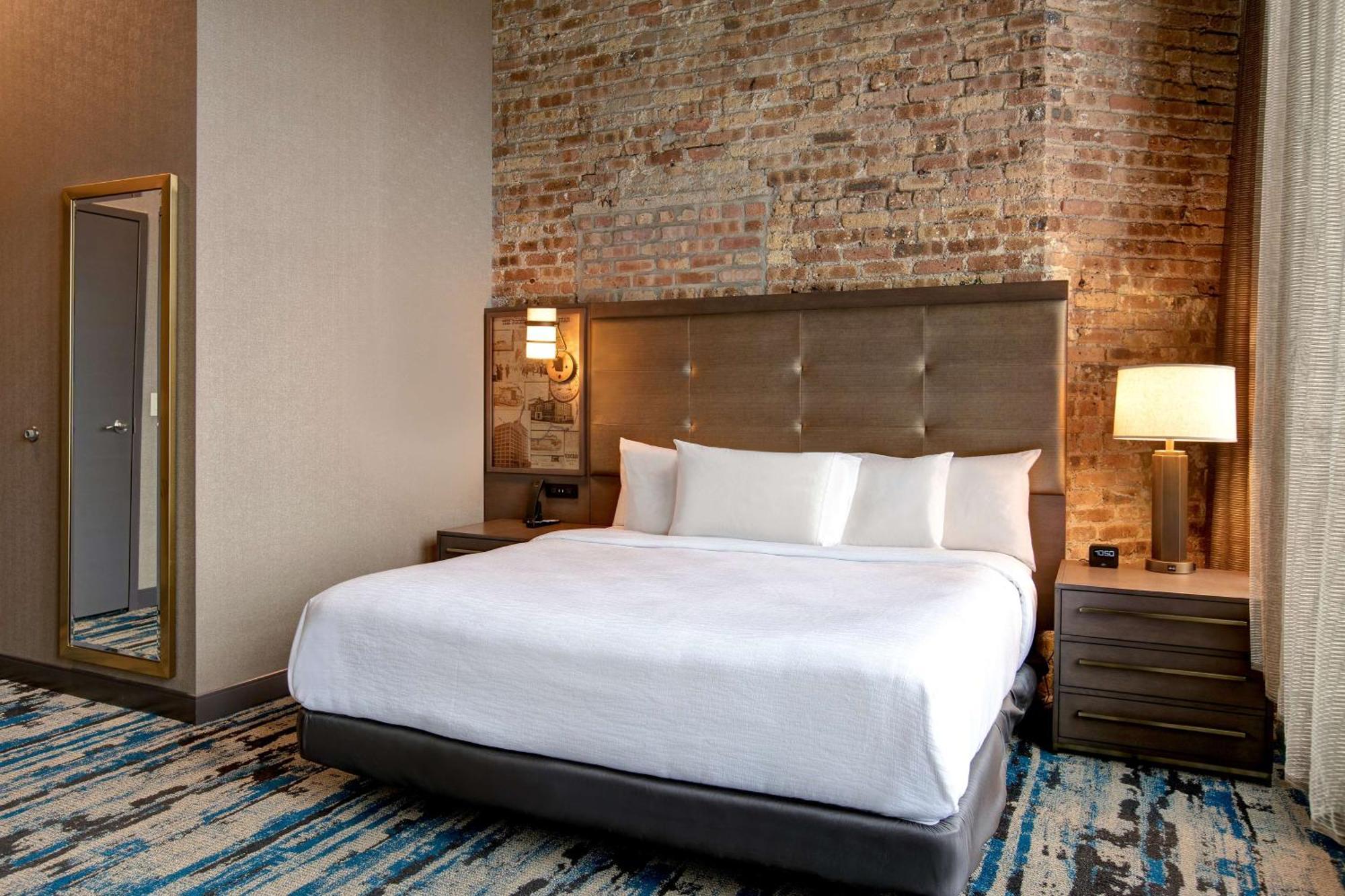 Embassy Suites By Hilton Rockford Riverfront Extérieur photo